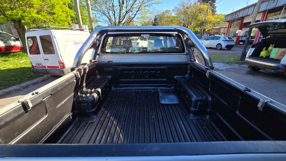 Toyota HILUX 2.5 DC 4X2 — foto 8